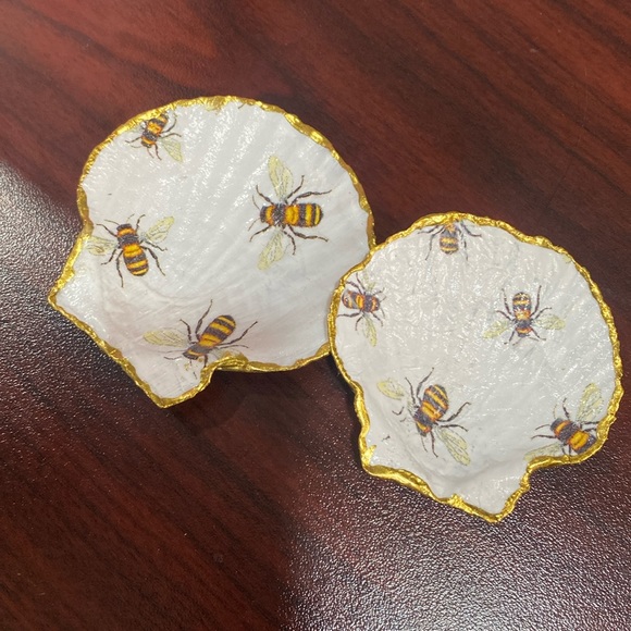 Accessories - Handmade Seashell Trinket Dishes - 🐝 (quantity 1)